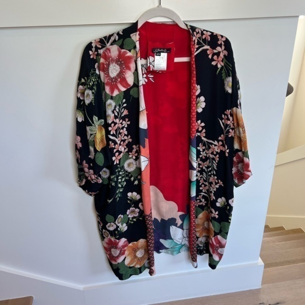 Charlie B Reversable Floral Kimono Black and Red Womens Medium